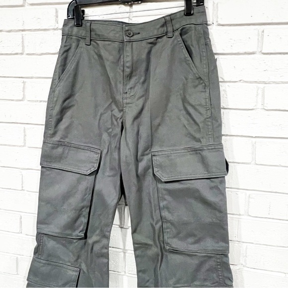 H&M Women’s Gray Cargo Pants - Picture 2 of 7